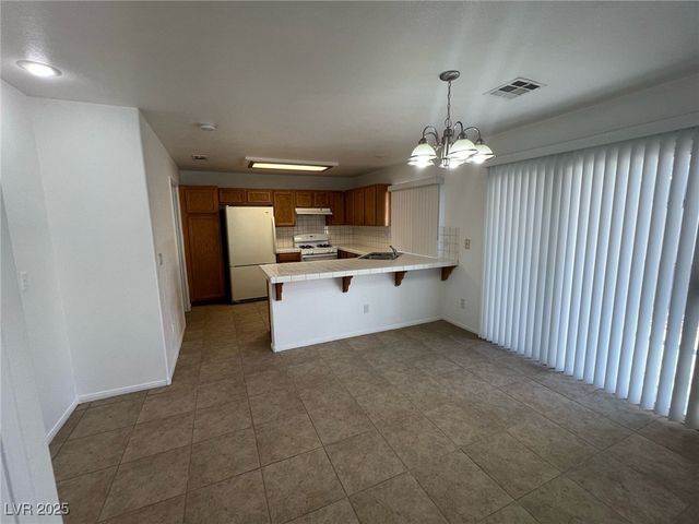 7968 Dinsmore Drive, Las Vegas, NV 89117