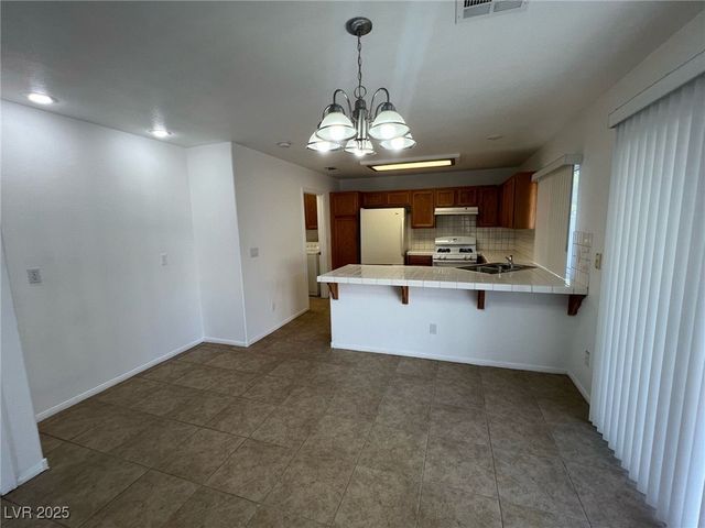 7968 Dinsmore Drive, Las Vegas, NV 89117