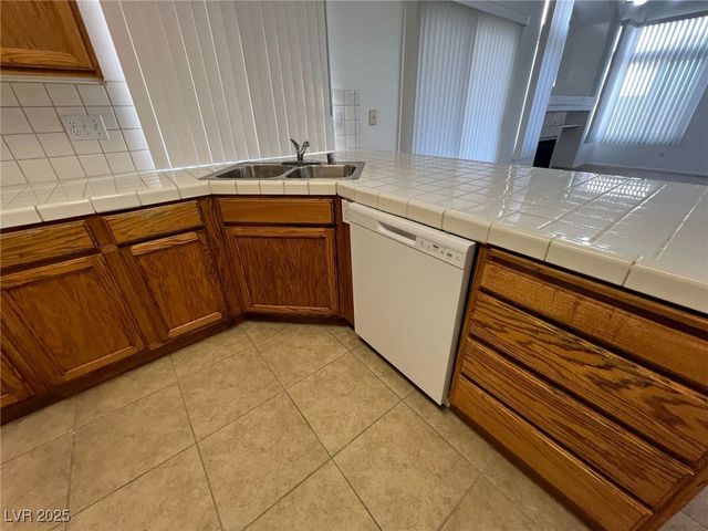 7968 Dinsmore Drive, Las Vegas, NV 89117