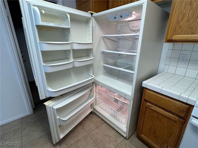 7968 Dinsmore Drive, Las Vegas, NV 89117