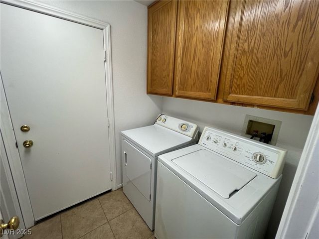 7968 Dinsmore Drive, Las Vegas, NV 89117