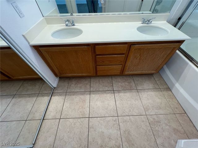 7968 Dinsmore Drive, Las Vegas, NV 89117