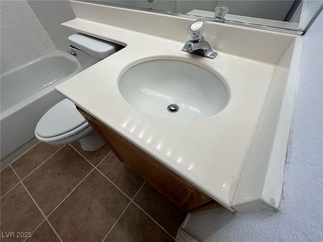 7968 Dinsmore Drive, Las Vegas, NV 89117