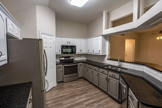 607 Lark Lane, Oak Leaf, TX 75154