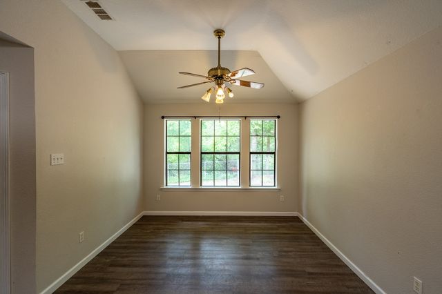 607 Lark Lane, Oak Leaf, TX 75154