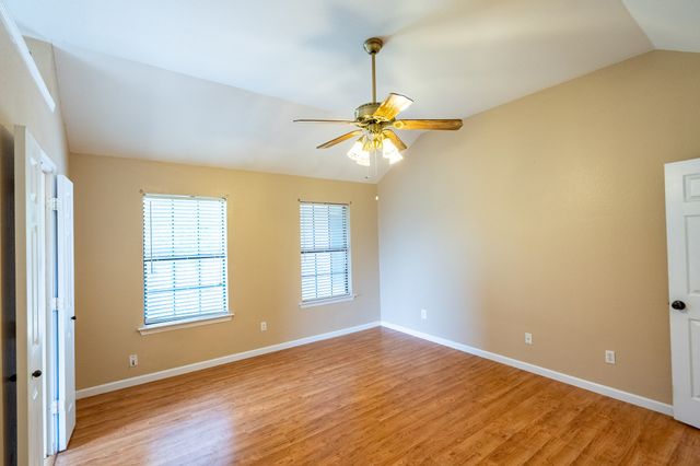 607 Lark Lane, Oak Leaf, TX 75154