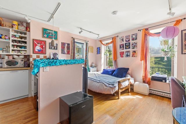 3 Saint Charles St 8, Boston, MA 02116