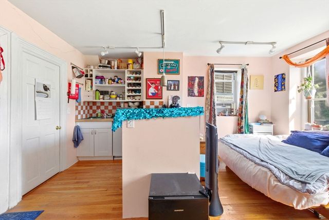3 Saint Charles St 8, Boston, MA 02116