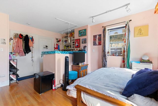 3 Saint Charles St 8, Boston, MA 02116