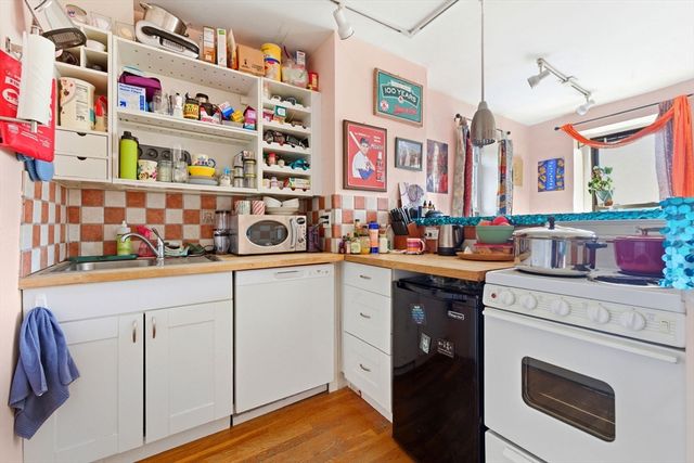 3 Saint Charles St 8, Boston, MA 02116