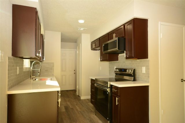 7411 Trabajo Drive, Houston, TX 77083