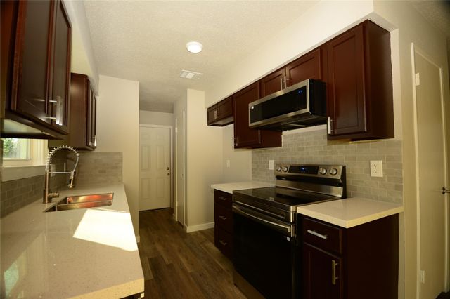 7411 Trabajo Drive, Houston, TX 77083