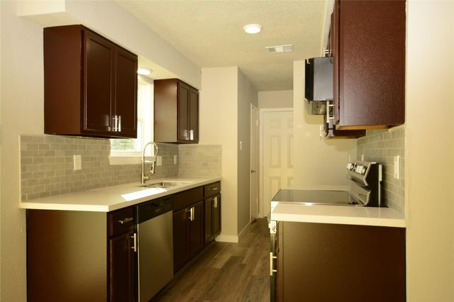 7411 Trabajo Drive, Houston, TX 77083