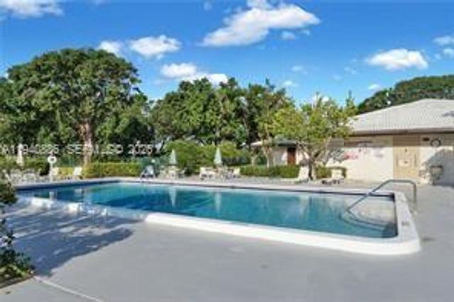 5860 NW 44th Street 102, Lauderhill, FL 33319