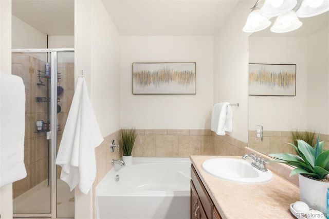 3652 S Perth Circle 102, Aurora, CO 80013