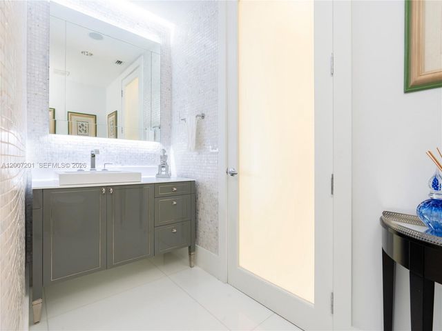 5959 Collins Ave 906, Miami Beach, FL 33140