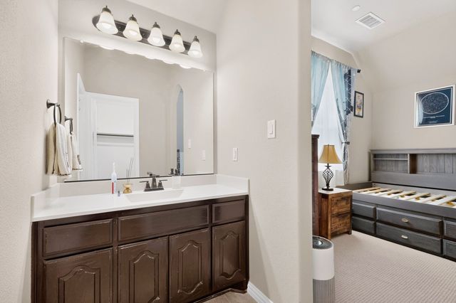 7800 Alders Gate Lane, Denton, TX 76208