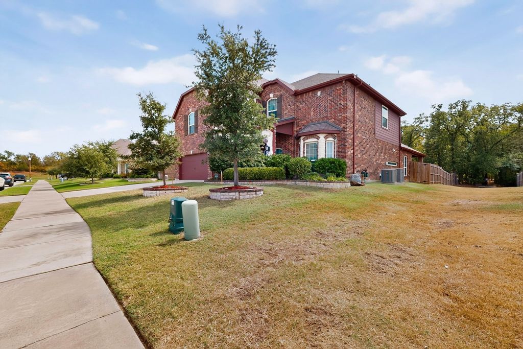 7800 Alders Gate Lane, Denton, TX 76208 — photo 2