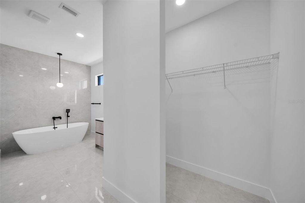 Image 25 of property listing at 1320 NE 20TH STREET, Cape Coral, FL 33909