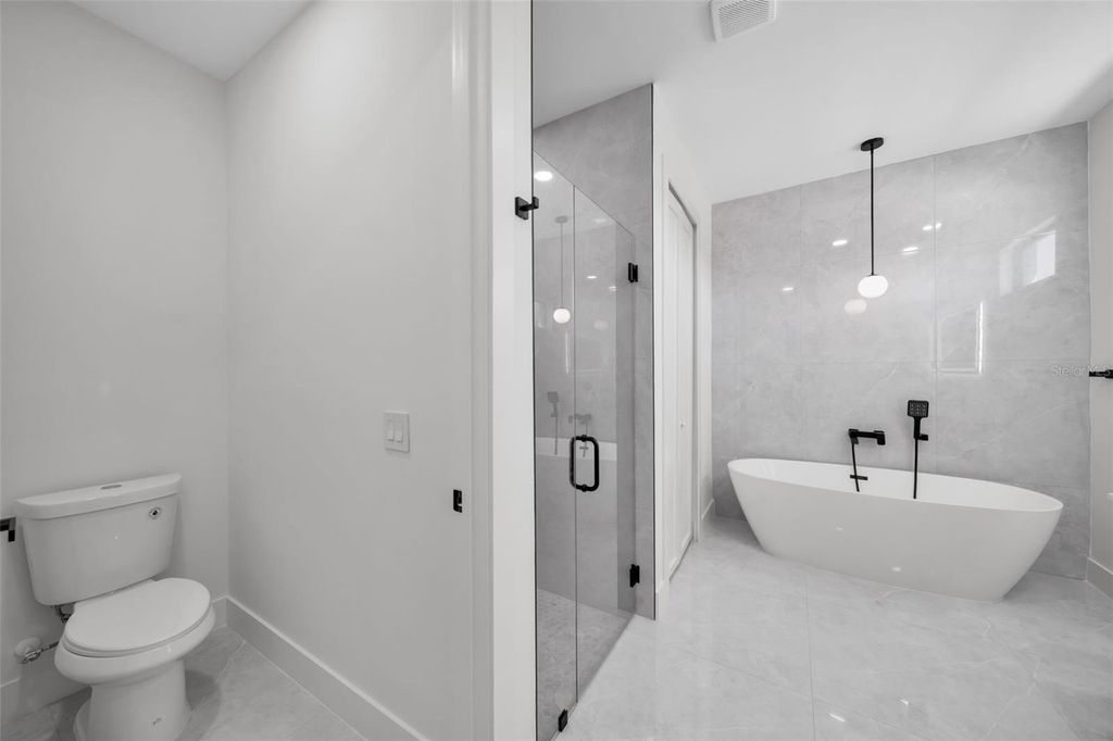 Image 26 of property listing at 1320 NE 20TH STREET, Cape Coral, FL 33909