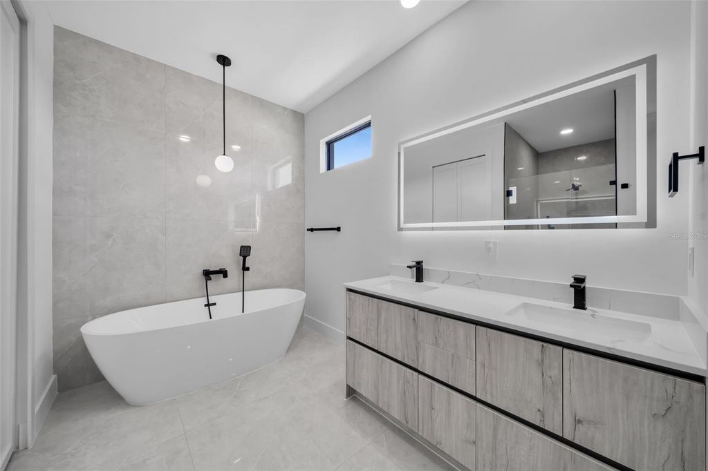 Image 27 of property listing at 1320 NE 20TH STREET, Cape Coral, FL 33909