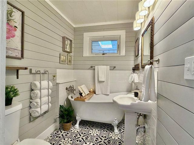 1180 Atlantic Drive NW, Atlanta, GA 30318