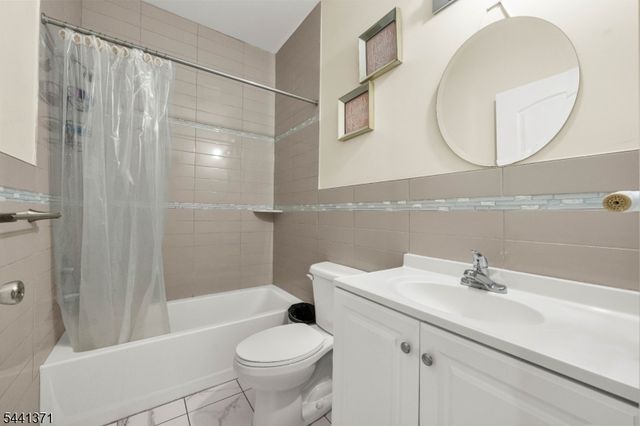 120 Fulton St, Elizabeth City, NJ 07206