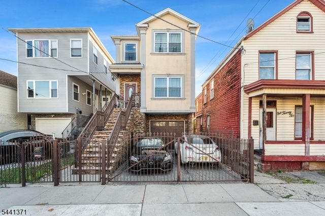 120 Fulton St, Elizabeth City, NJ 07206