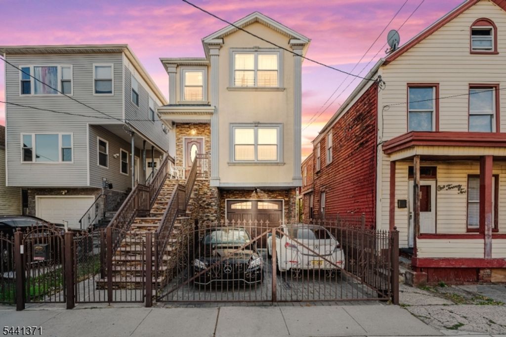120 Fulton St, Elizabeth City, NJ 07206
