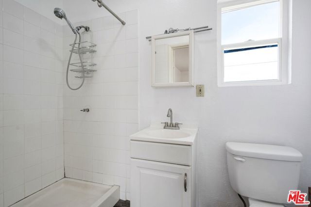 521 N Vista Street, Los Angeles, CA 90036