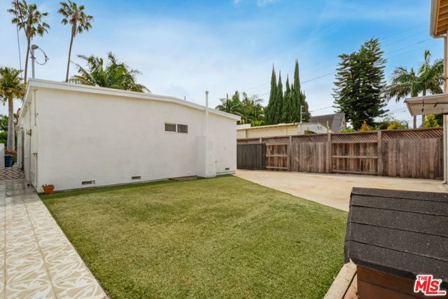 521 N Vista Street, Los Angeles, CA 90036