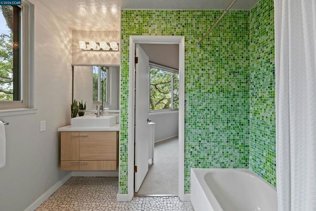 2 Leeward Glen, Lafayette, CA 94549