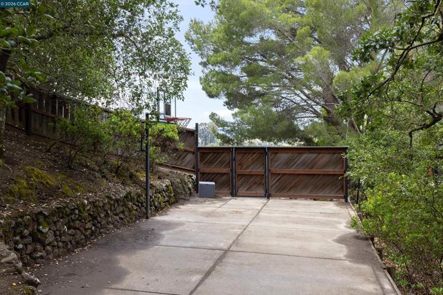 2 Leeward Glen, Lafayette, CA 94549