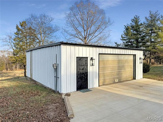 1716 Pottery Road, Washington, MO 63090