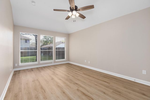 2826 Creek Manor Drive, Kingwood, TX 77339