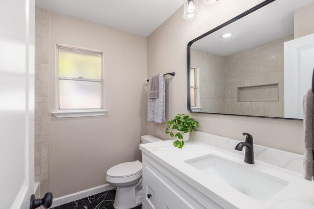 2826 Creek Manor Drive, Kingwood, TX 77339