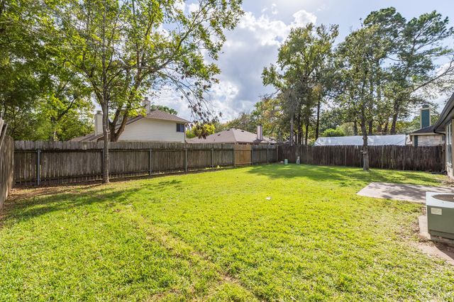 2826 Creek Manor Drive, Kingwood, TX 77339