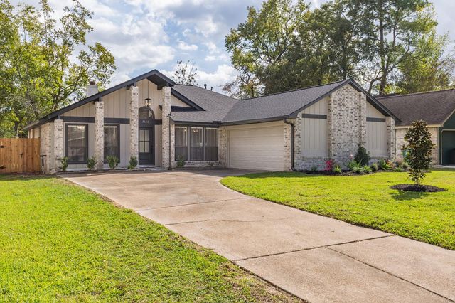 2826 Creek Manor Drive, Kingwood, TX 77339