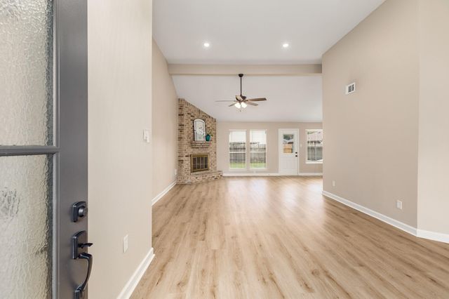 2826 Creek Manor Drive, Kingwood, TX 77339