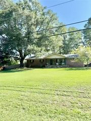 2315 Marina Road, Russellville, AR 72802