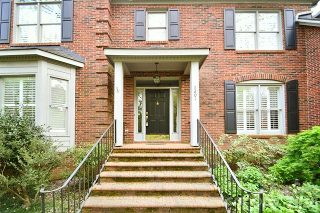 7201 Leharne Drive, Charlotte, NC 28270