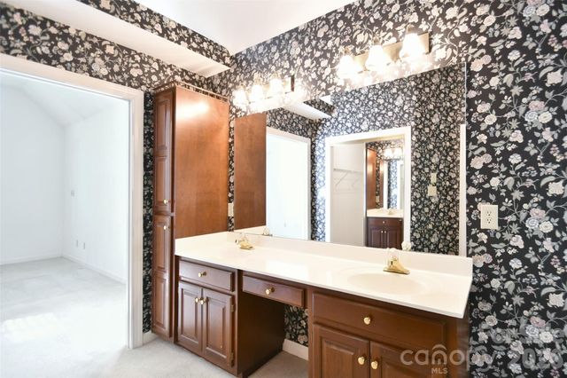 7201 Leharne Drive, Charlotte, NC 28270