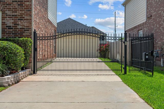 12516 Boulder Creek Drive, Pearland, TX 77584