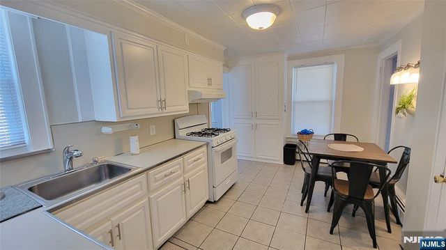 609 Chase Avenue, Lyndhurst, NJ 07071