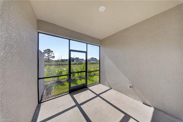 20559 Hazelnut CT S, Lehigh Acres, FL 33976