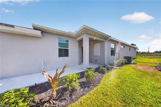 20559 Hazelnut CT S, Lehigh Acres, FL 33976