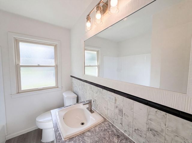 6180 6th Street NE, Fridley, MN 55432
