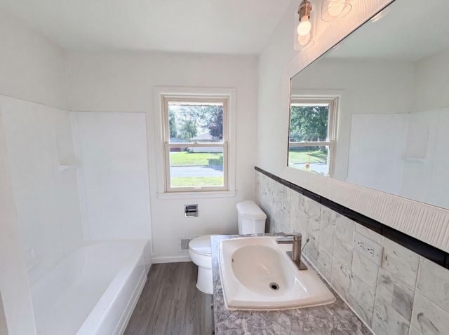 6180 6th Street NE, Fridley, MN 55432