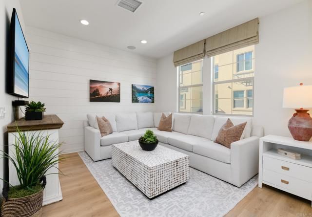 319 Lagoon Way, Santee, CA 92071