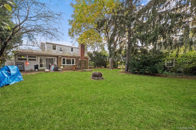 9 Tudor Road, Farmingdale, NY 11735